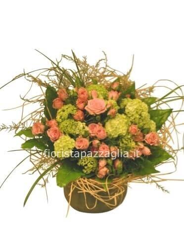 cestino con fiori e colori disponibili disponibili e verde pregiato